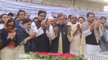 সৈয়দ আশরাফের সমাধিতে আওয়ামী লীগ নেতাকর্মীদের শ্রদ্ধা
